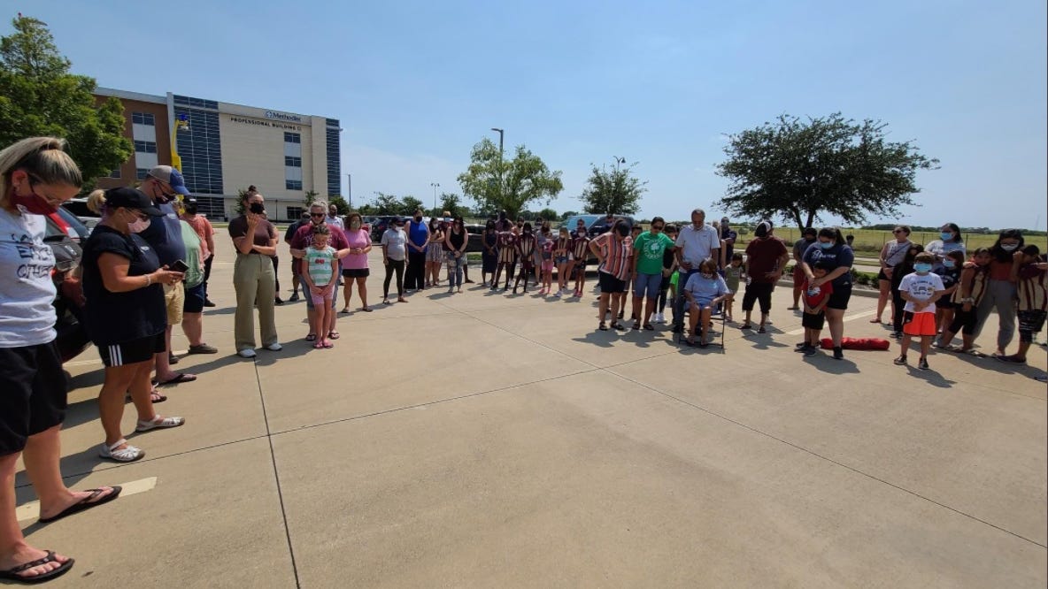 Family, friends of Arlington Sam Houston coach pray for his recovery from COVID-19