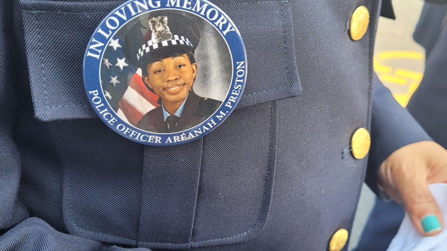 Mourners file through visitation for slain Chicago police officer