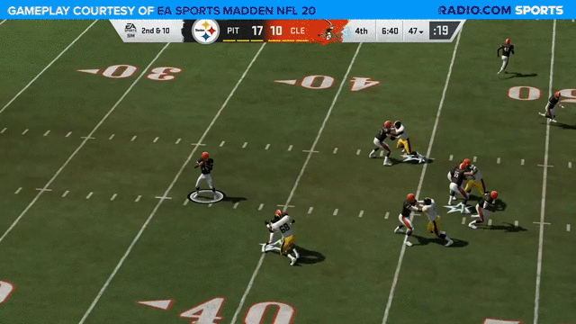 Paul Warfield ties the game late with a 53-yard touchdown grab