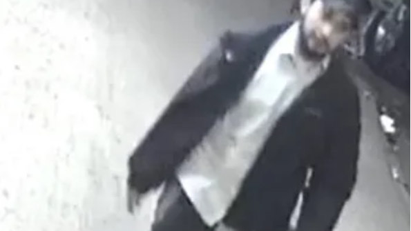 Man, 25, punched in face during robbery on Queens street