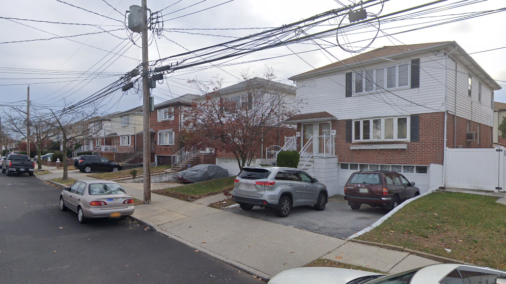 Woman, 70, killed in Queens home; husband reportedly has no recollection