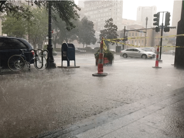 New Orleans prepares for possible street flooding