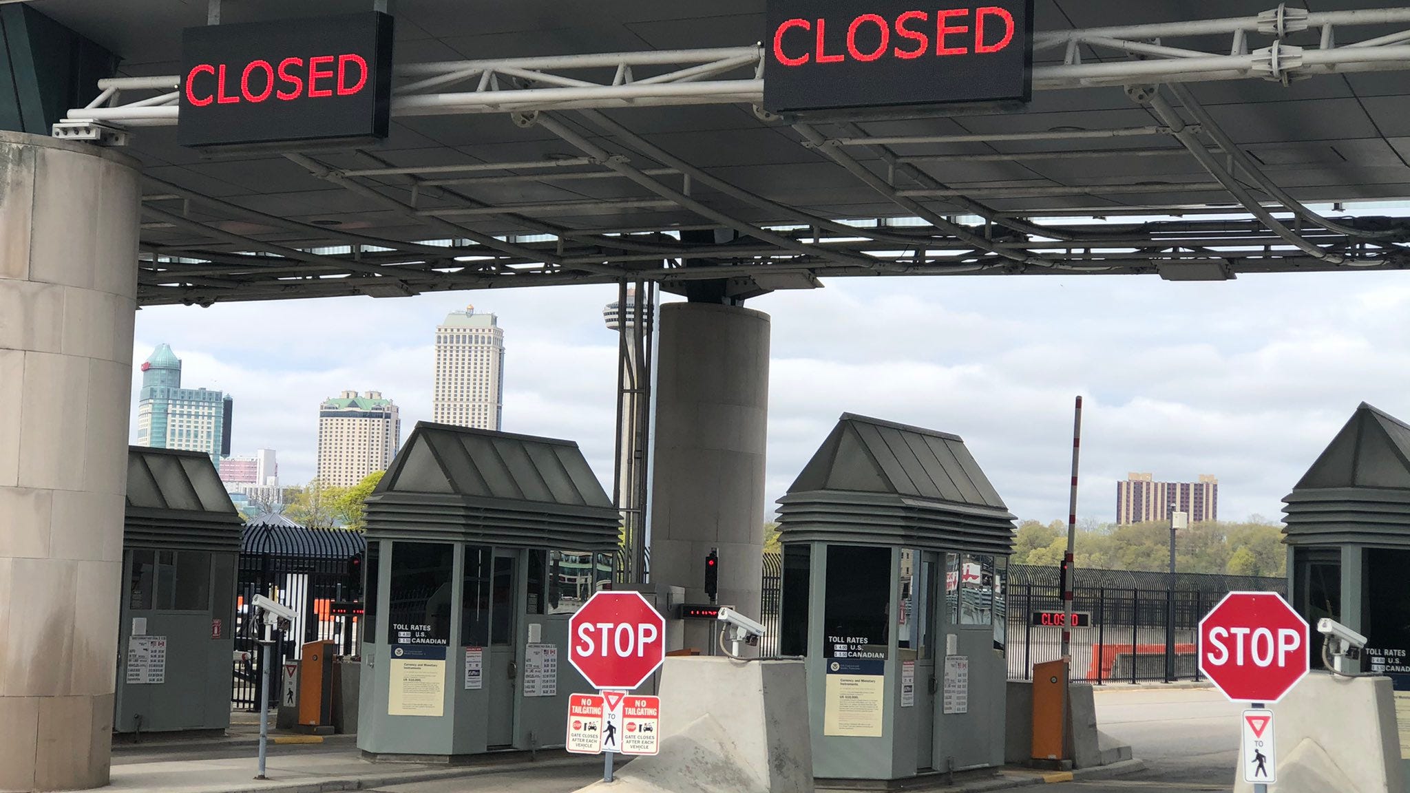 Canada border guards vote to strike days ahead of border reopening