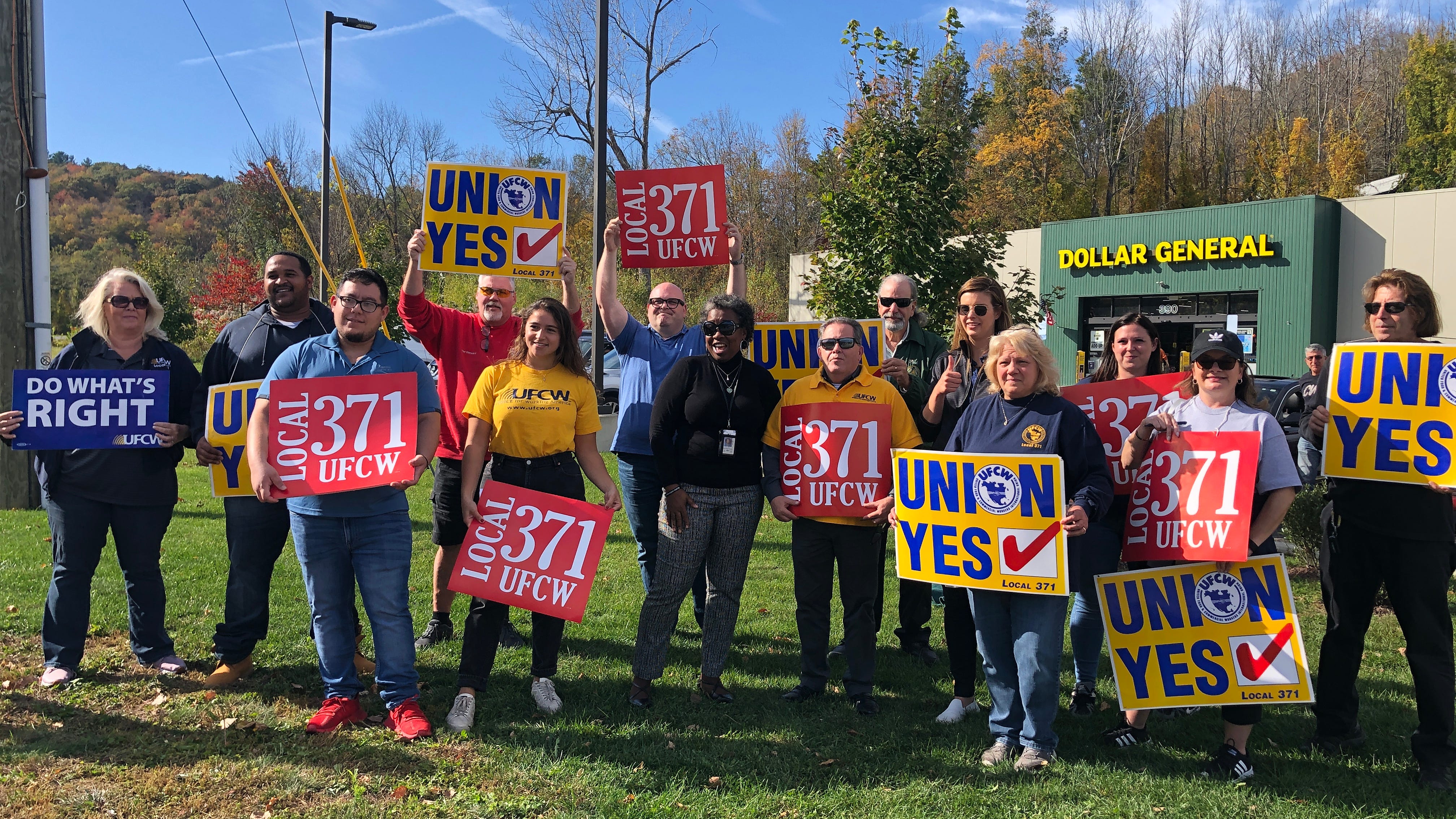 Pro-union rally held outside Barkhamsted Dollar General