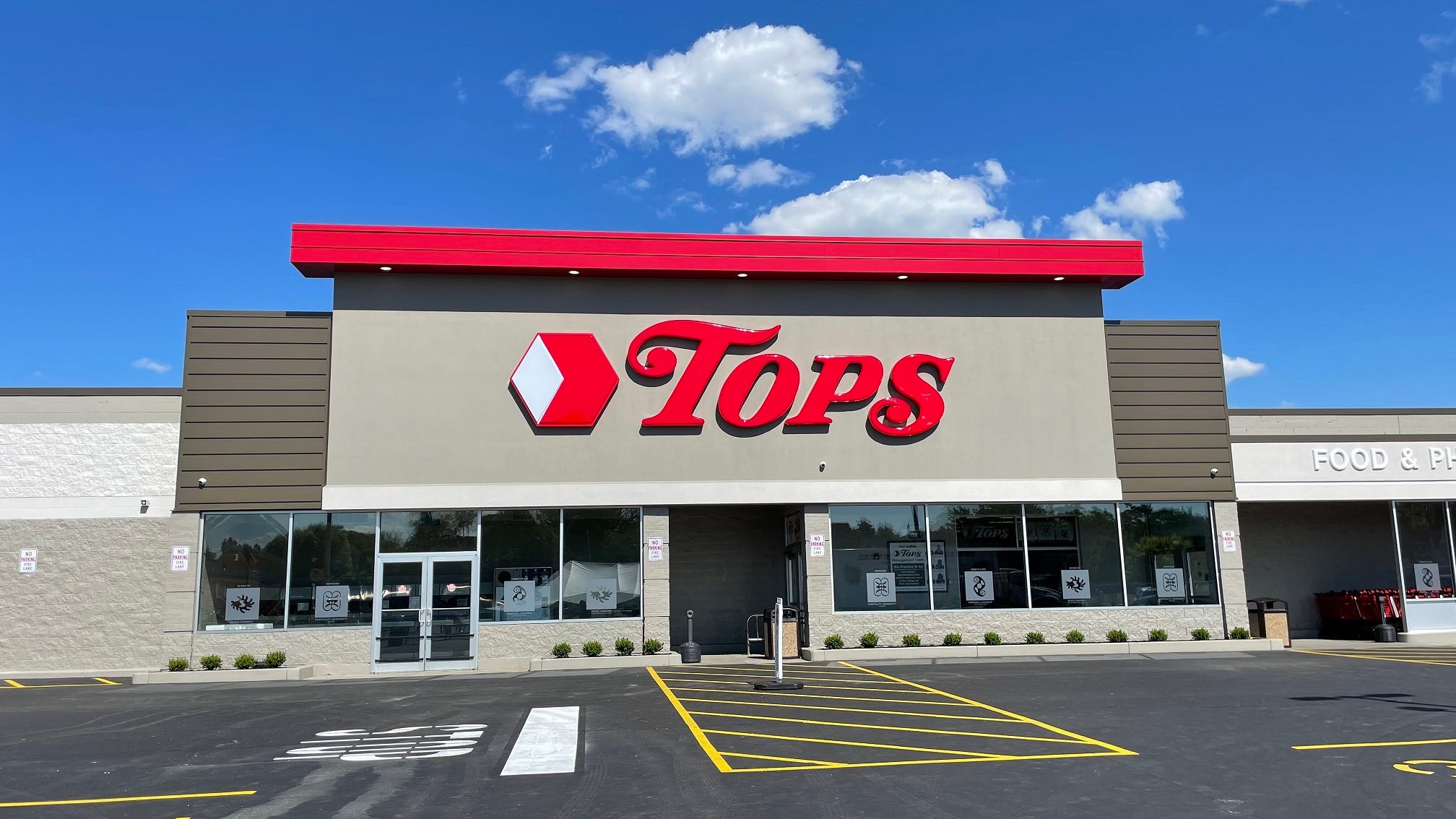 Buffalo Police investigating shots fired call at Tops on Jefferson Avenue