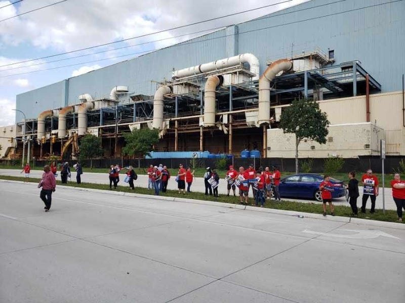 Practice picket outside Ford Rouge Plant