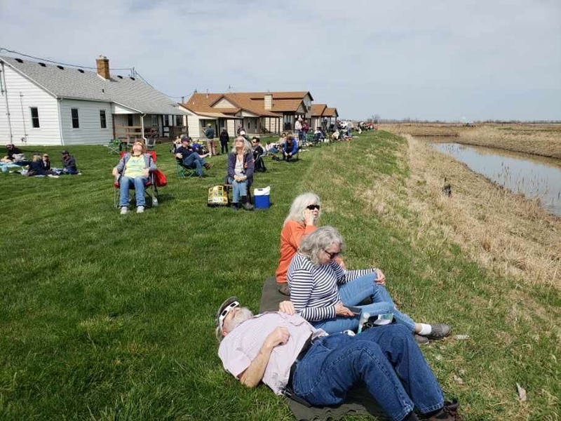 Michiganders watch total solar eclipse in Luna Pier