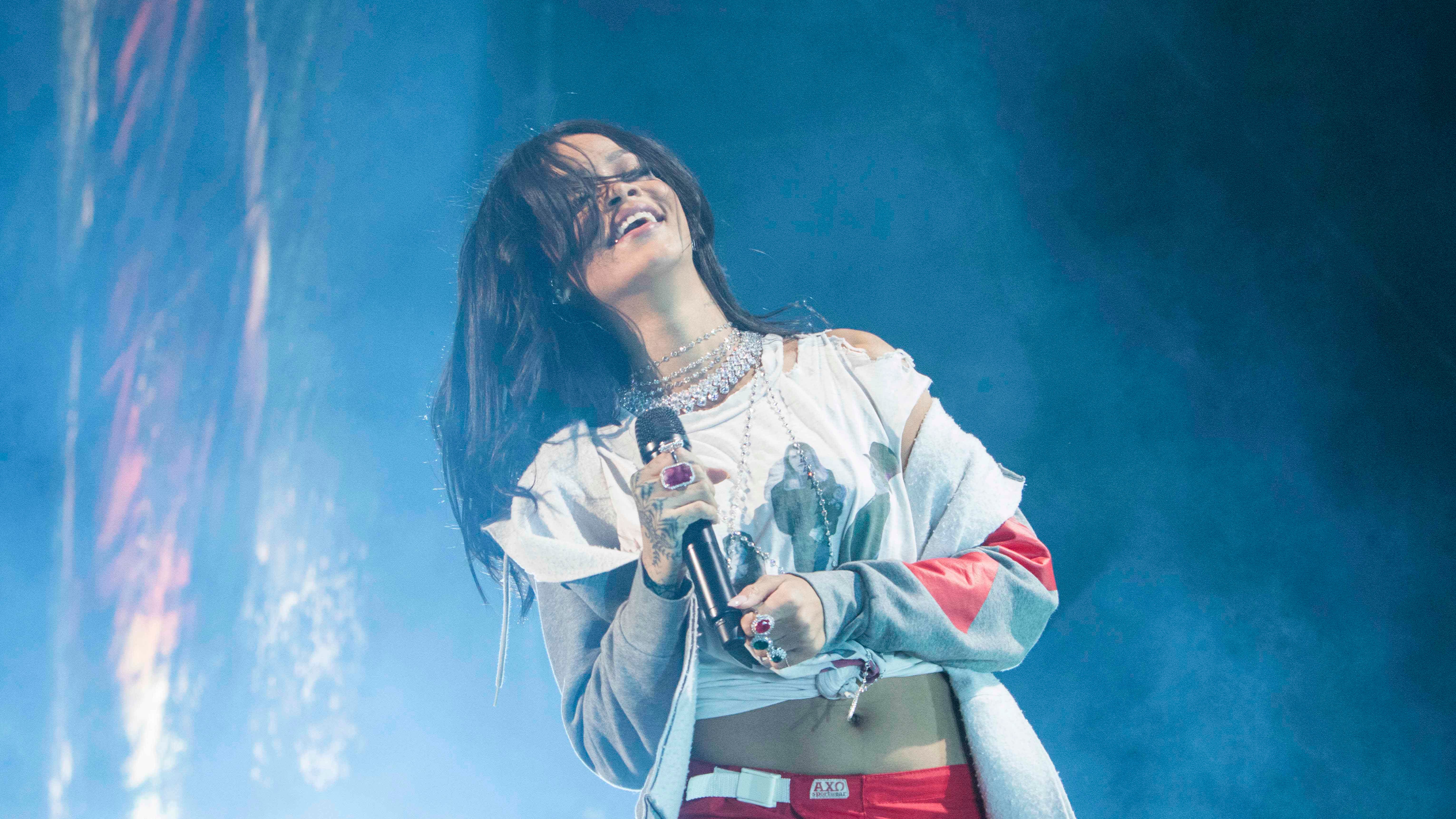 Rihanna Shares Photos From the Studio and Everyone Is Freaking Out
