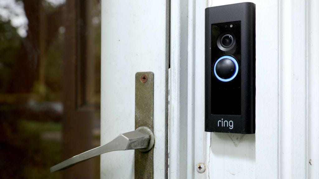 Peeping Tom victim hangs flyers of man's face in neighborhood