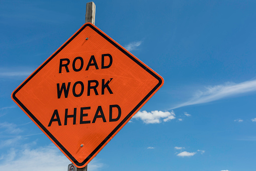 A sign warns drivers about upcoming construction.