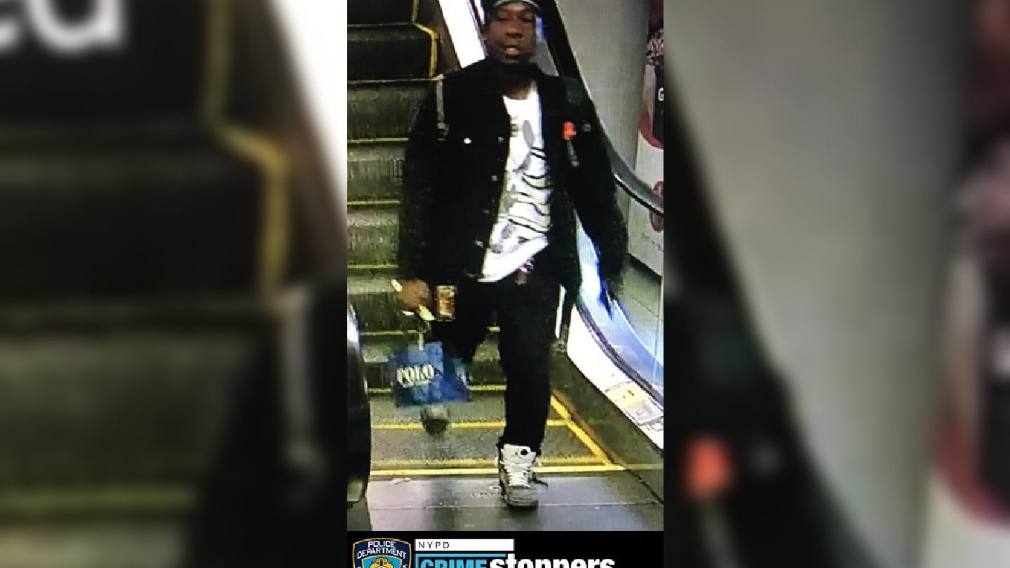 Man, 74, assaulted, robbed at Queens shopping plaza