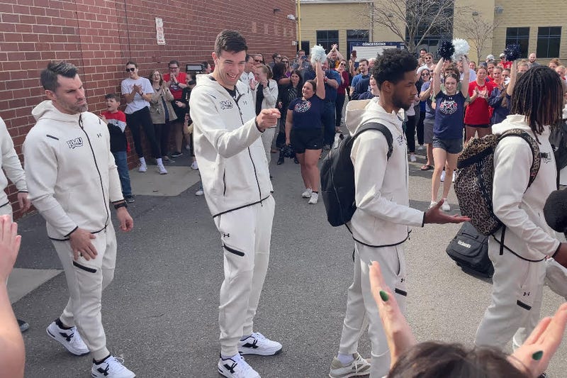 Robert Morris leaves for NCAA
