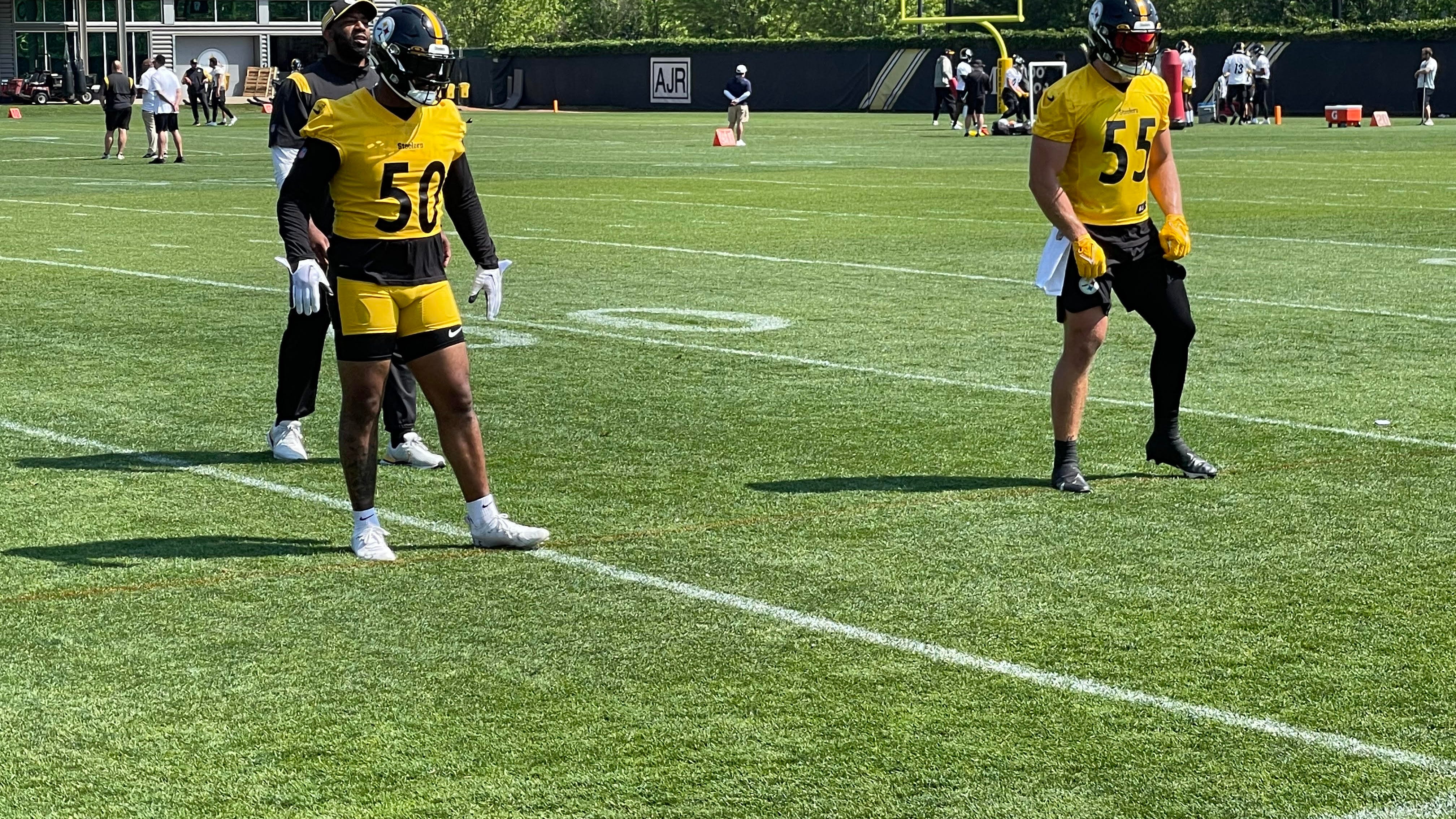 Holcomb, Roberts say adding new LB doesn’t change their roles