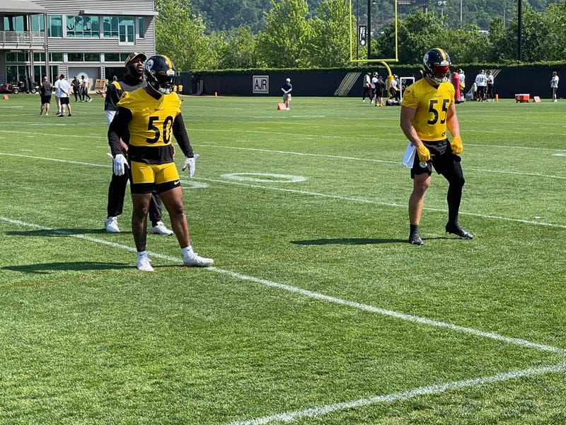 Elandon Roberts and Cole Holcomb