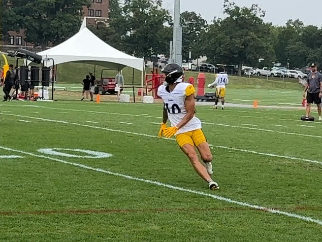 Roman Wilson running a route