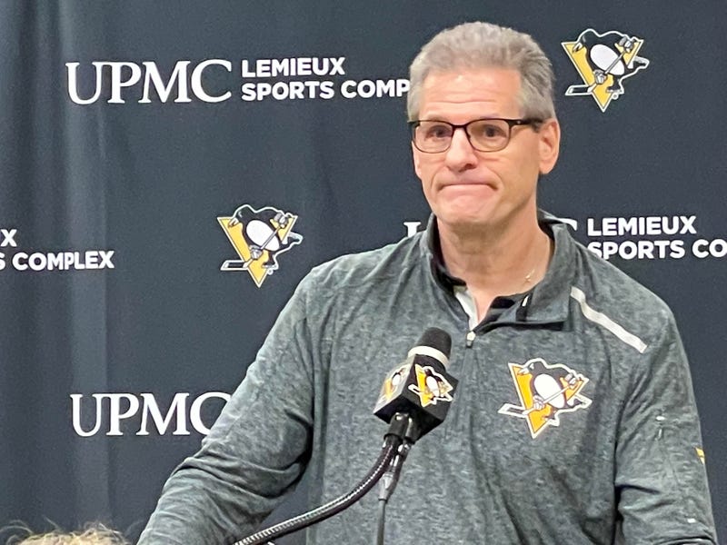 Ron Hextall at podium
