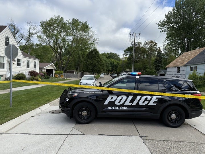 Royal Oak police blocking traffic