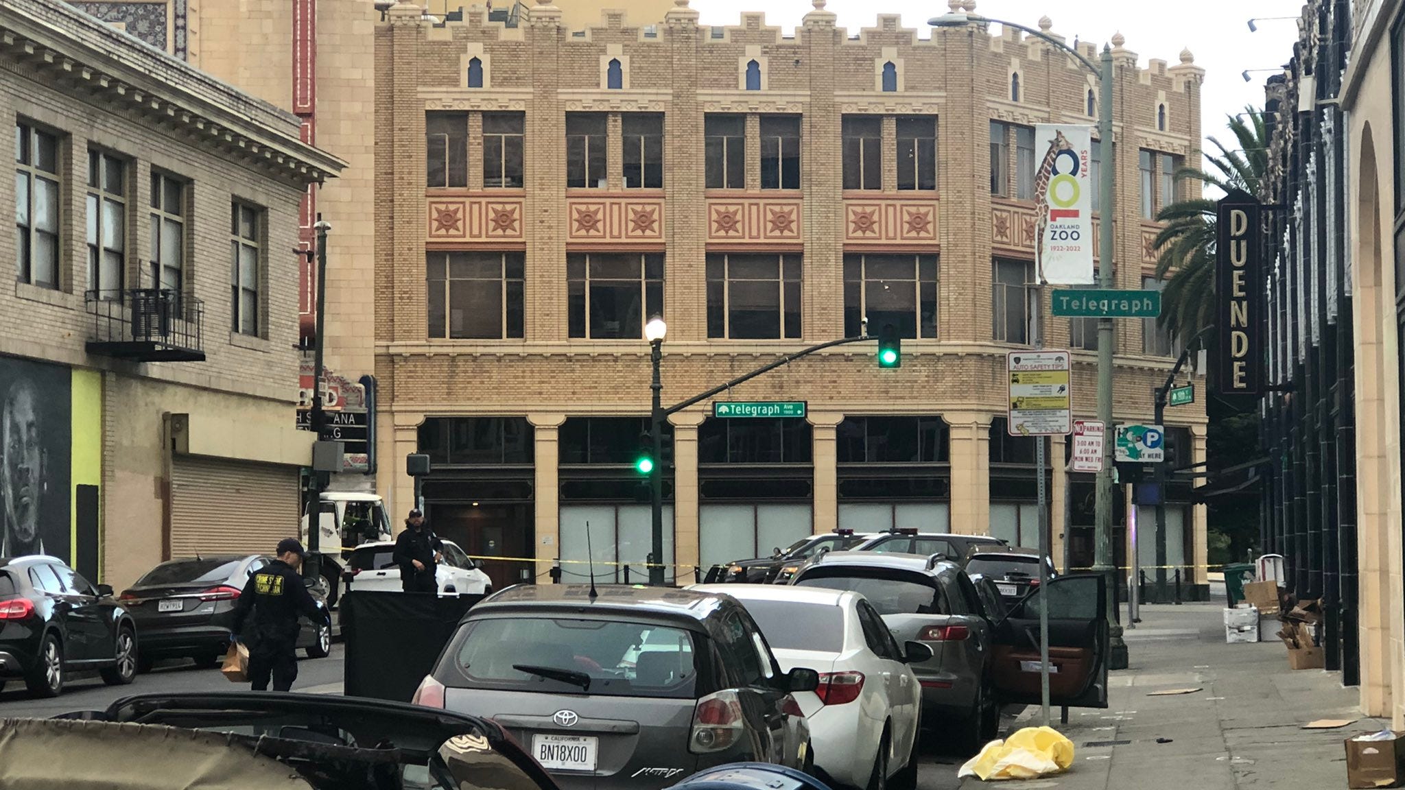 Early morning Oakland triple shooting leaves 1 dead, 2 injured