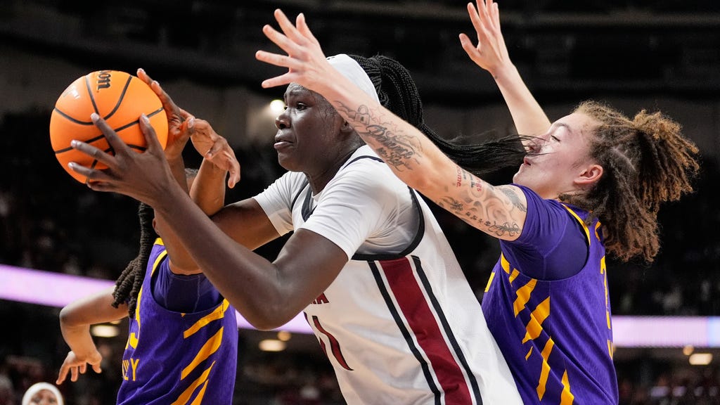 Late mistakes doom LSU in SEC Tournament loss to South Carolina: 'We were supposed to foul'