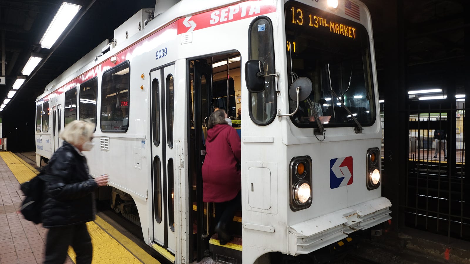 SEPTA promises: Riders will always be able to pay with cash