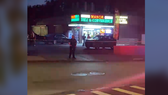 Man, 35, fatally shot in chest at Staten Island deli