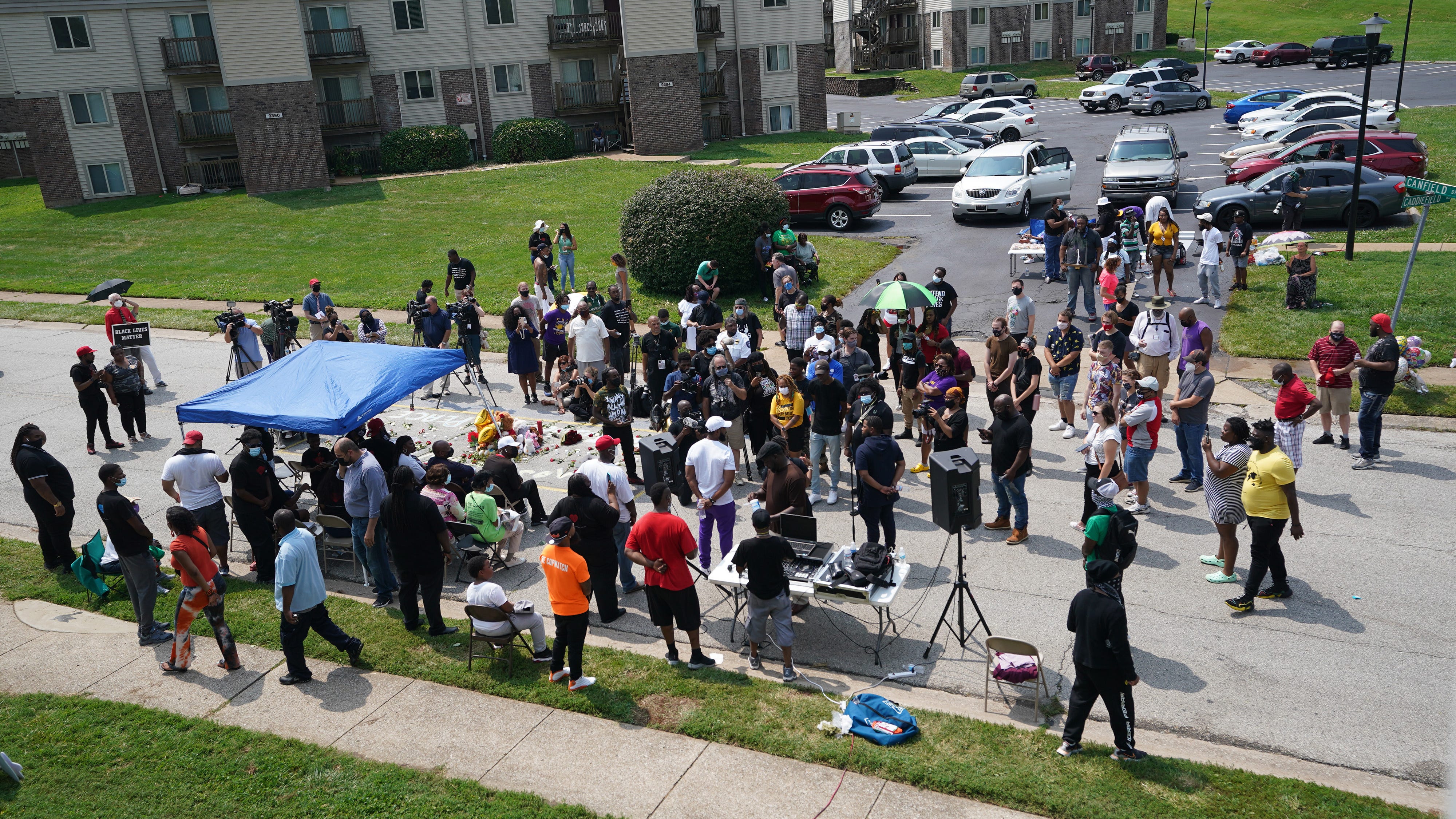 Michael Brown memorial rebuilt, activists gather on 7-year anniversary of death [VIDEO]