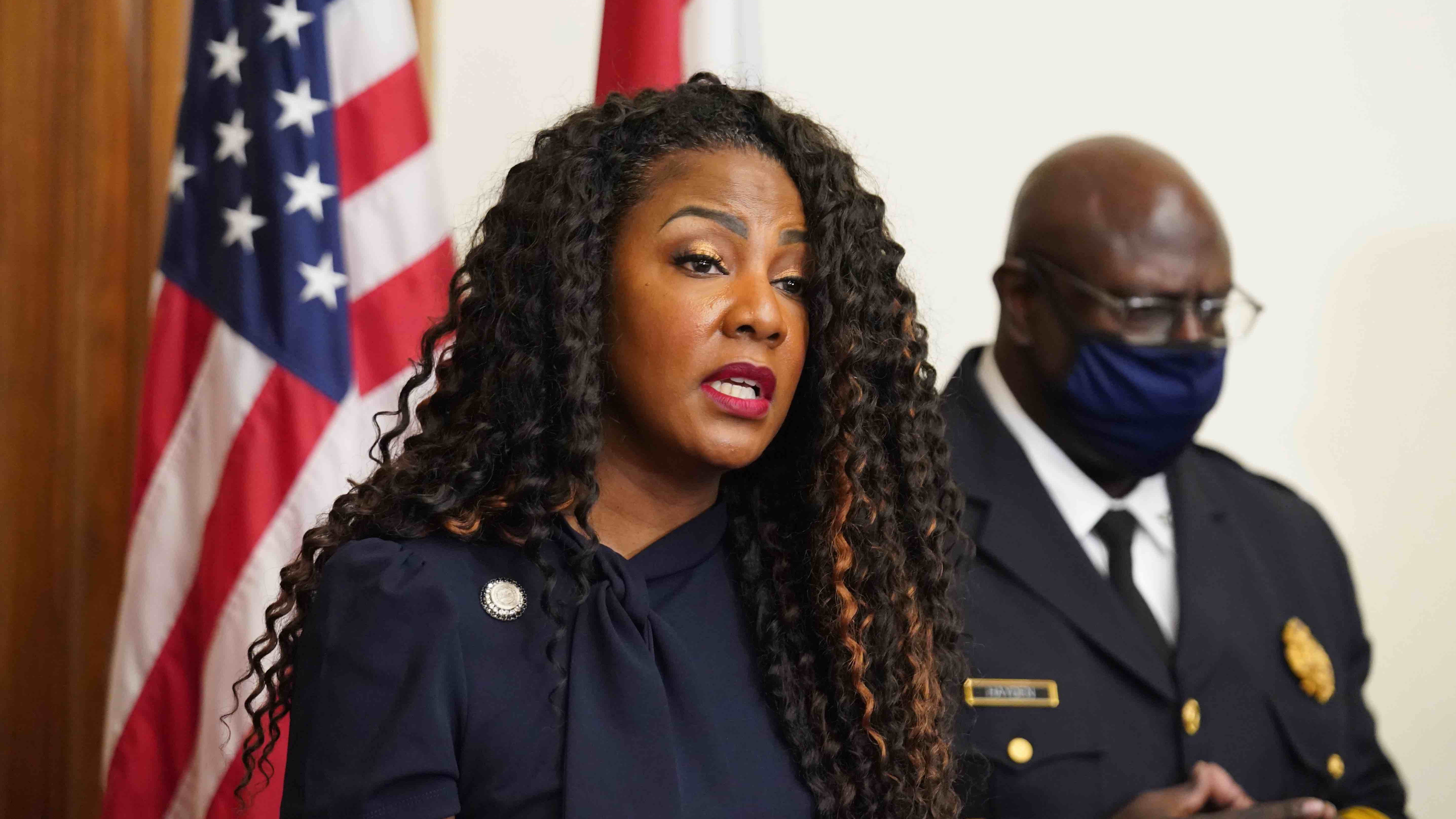STL Mayor criticized for social media scuffle with alleged domestic violence victim