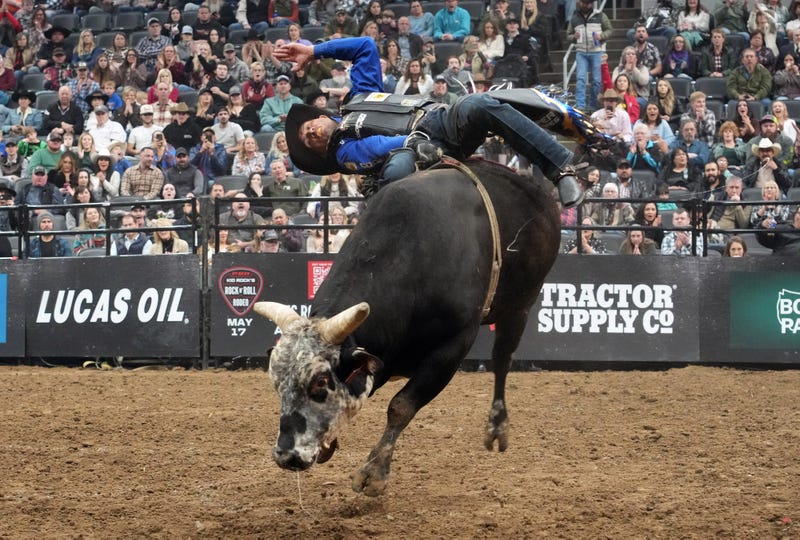 Eduardo Aparecido of Brazil placed first on night one of the PBR's St. Louis event on December 2.
