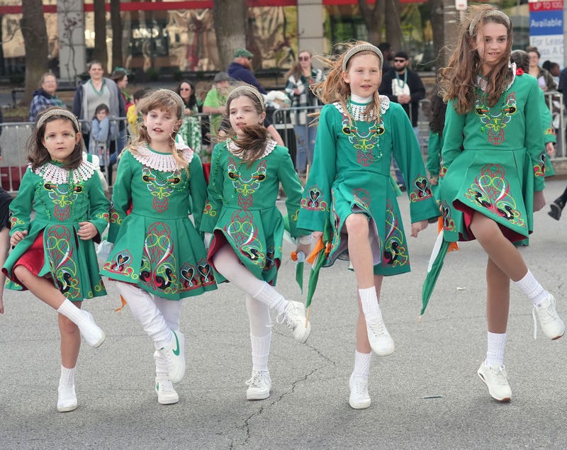 St. Louisans enjoyed mild weather Saturday by turning out in droves for the St. Patrick's Day parade downtown.