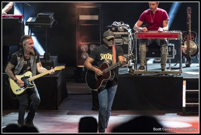 Darius Rucker performs at CMAC on 8-29-21