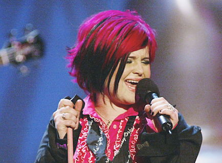 Kelly Osbourne singing 