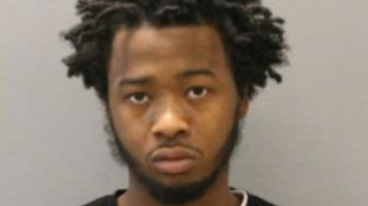 Felon on probation fired 19 shots at cops with fully automatic pistol: prosecutors