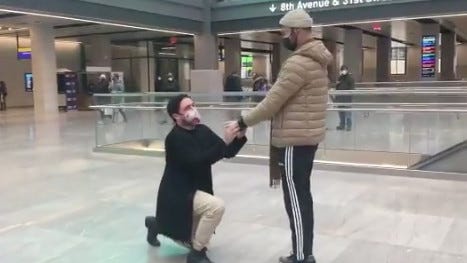 VIDEO: Couple gets engaged at Penn Station's new Moynihan Train Hall