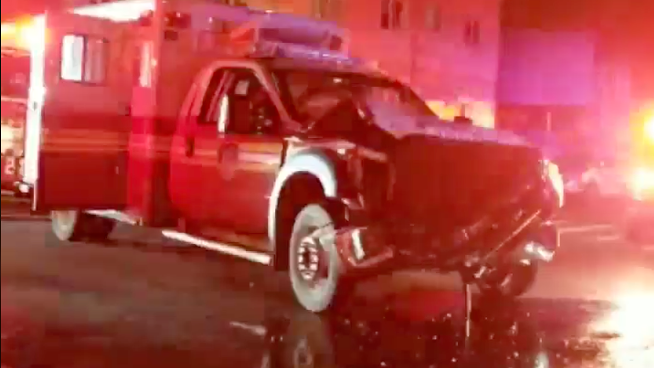 4 EMTs hurt following crash between 2 ambulances in Brooklyn