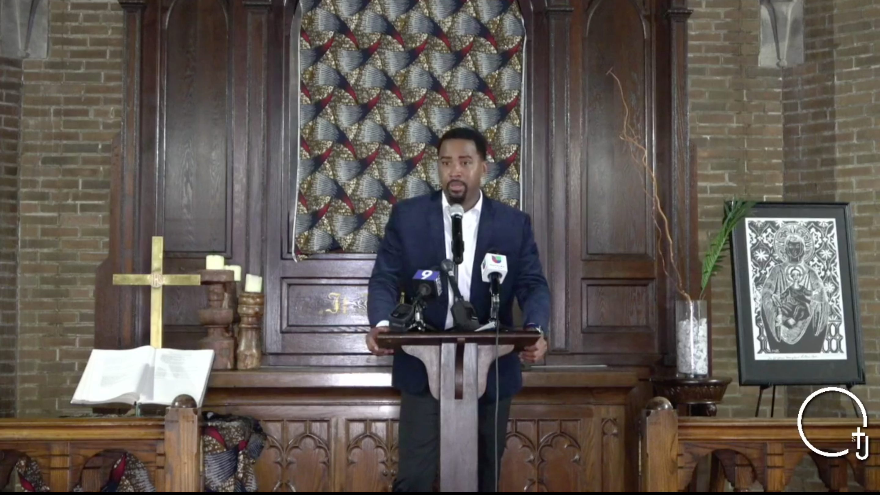 South Side pastor wants Chicago Public Schools teacher to take his spot for COVID vaccine