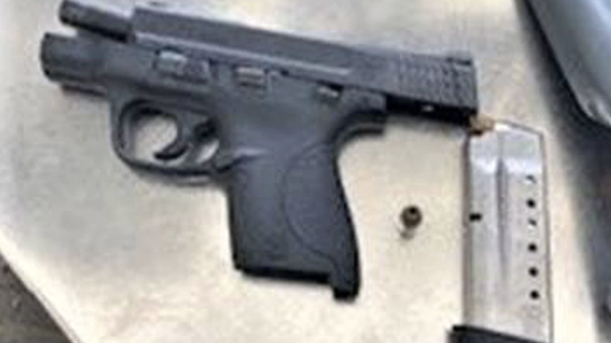 PHOTO: Man attempting to bring loaded gun onto plane arrested at Newark Airport