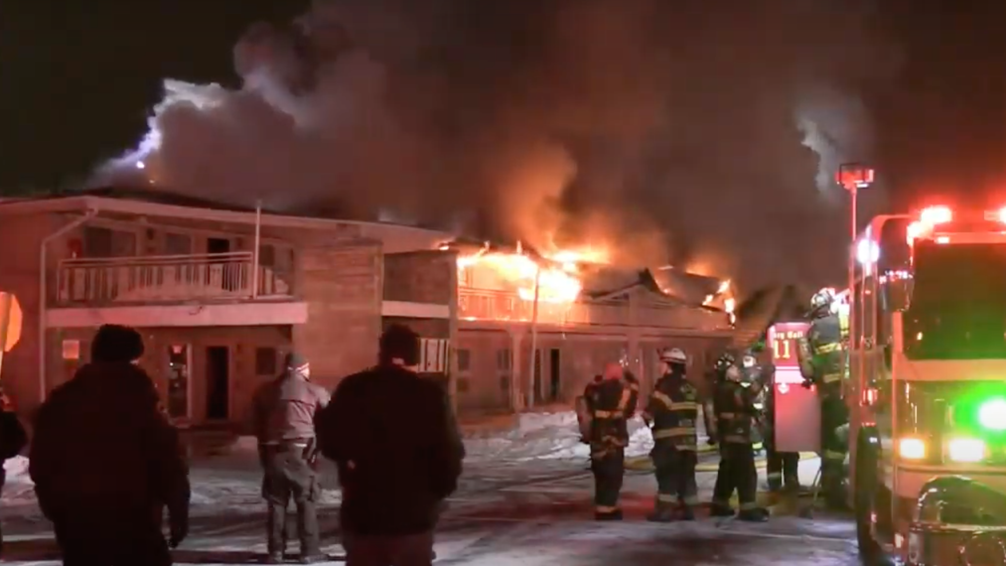 Crews battle blaze at motel near O'Hare; 1 injured