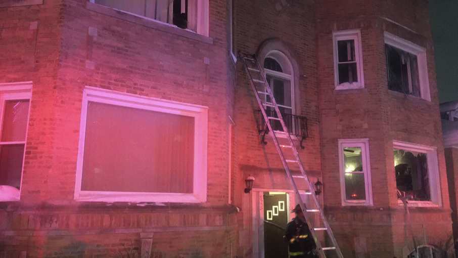 Chicago apartment fire kills man, 62