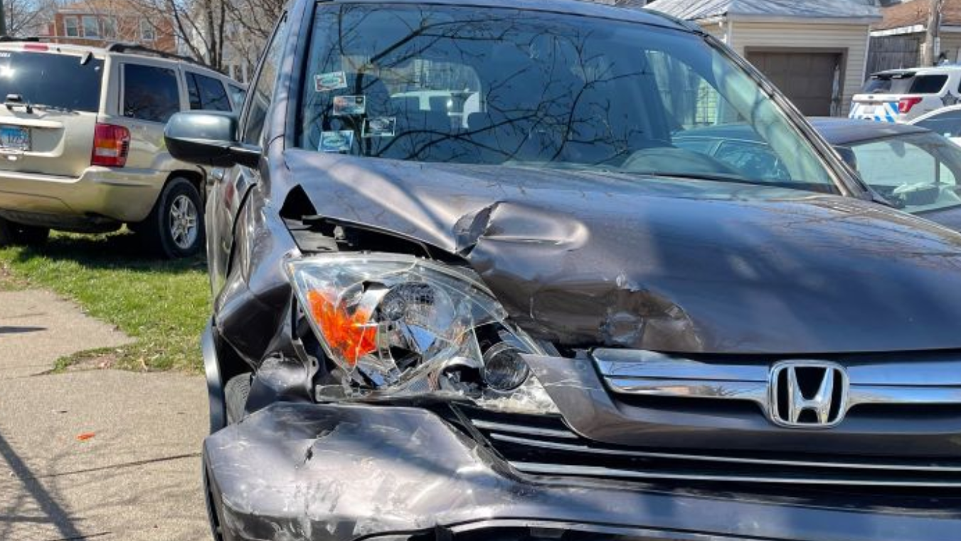 Man tracks stolen car, witnesses crash and detains thief