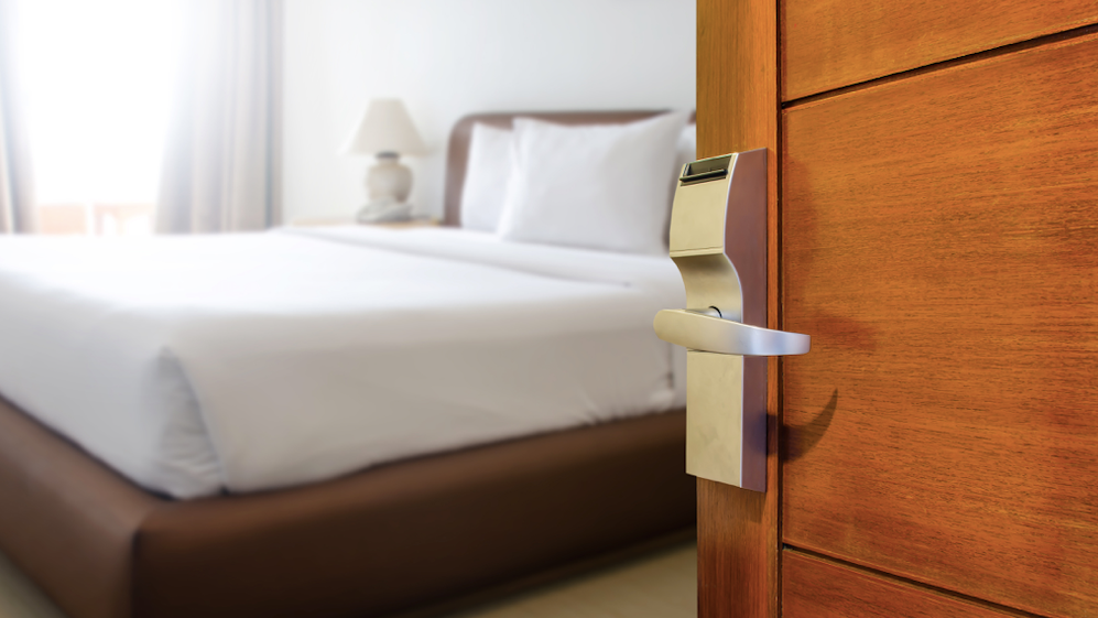 Hotels seek financial help from Chicago to rehire workers