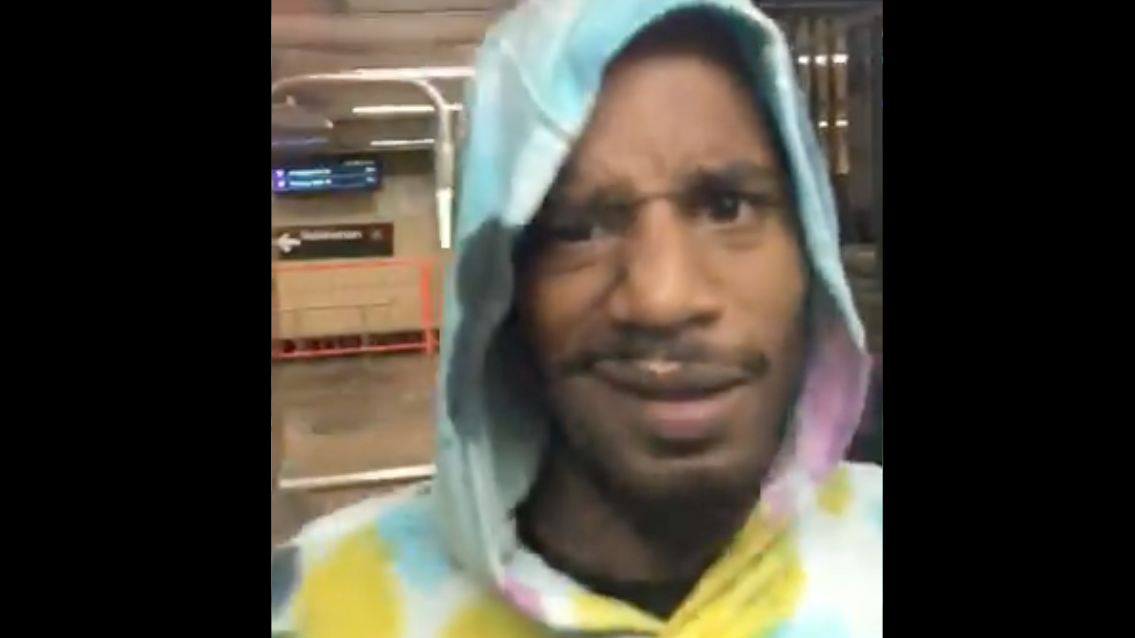VIDEO: Conductor says razor-wielding man spat at, threatened him in Queens subway station