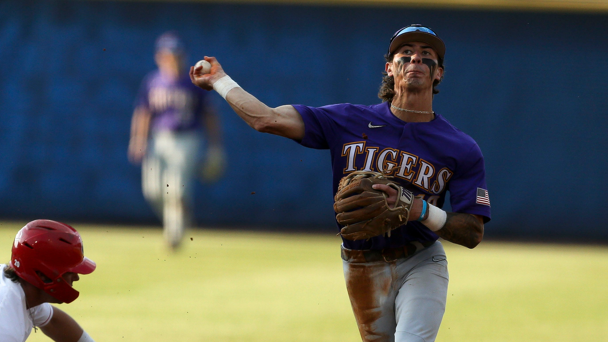 LSU falls to Tennessee, setting up another elimination game: 'We've been here before'