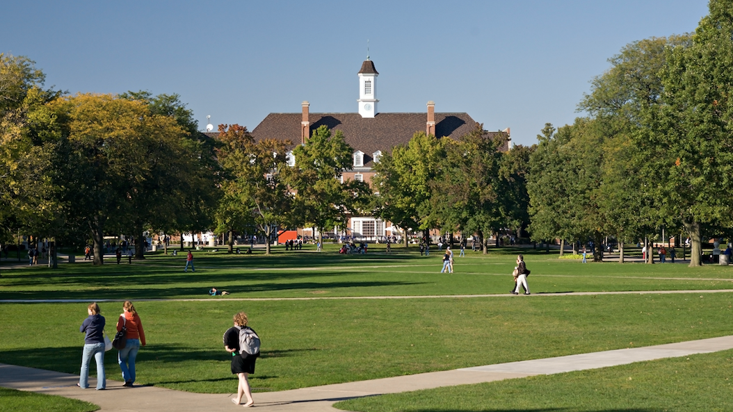 U of I requiring students to be vaccinated before returning this fall