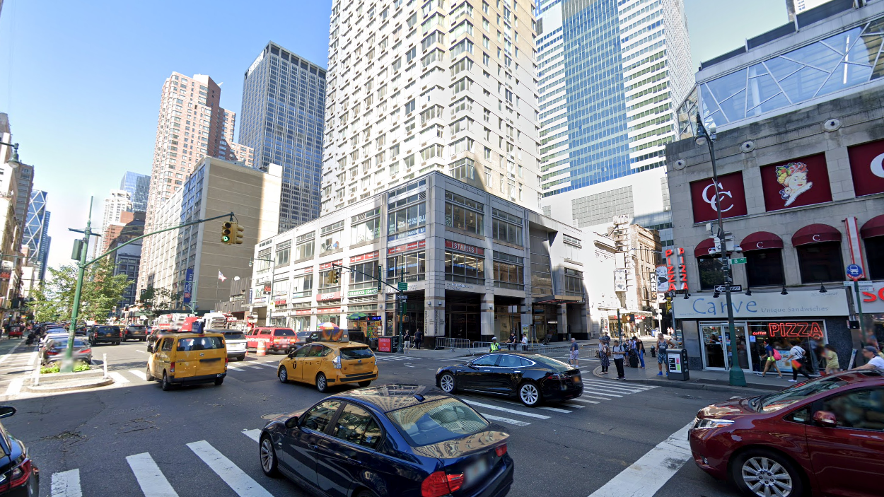 Woman, 23, slashed near Times Square