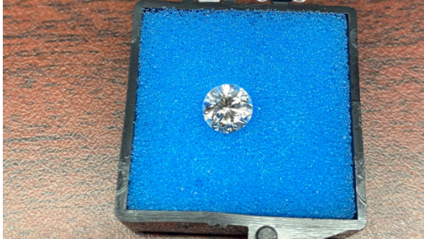 PHOTO: TSA worker returns diamond lost from bride's ring at JFK airport