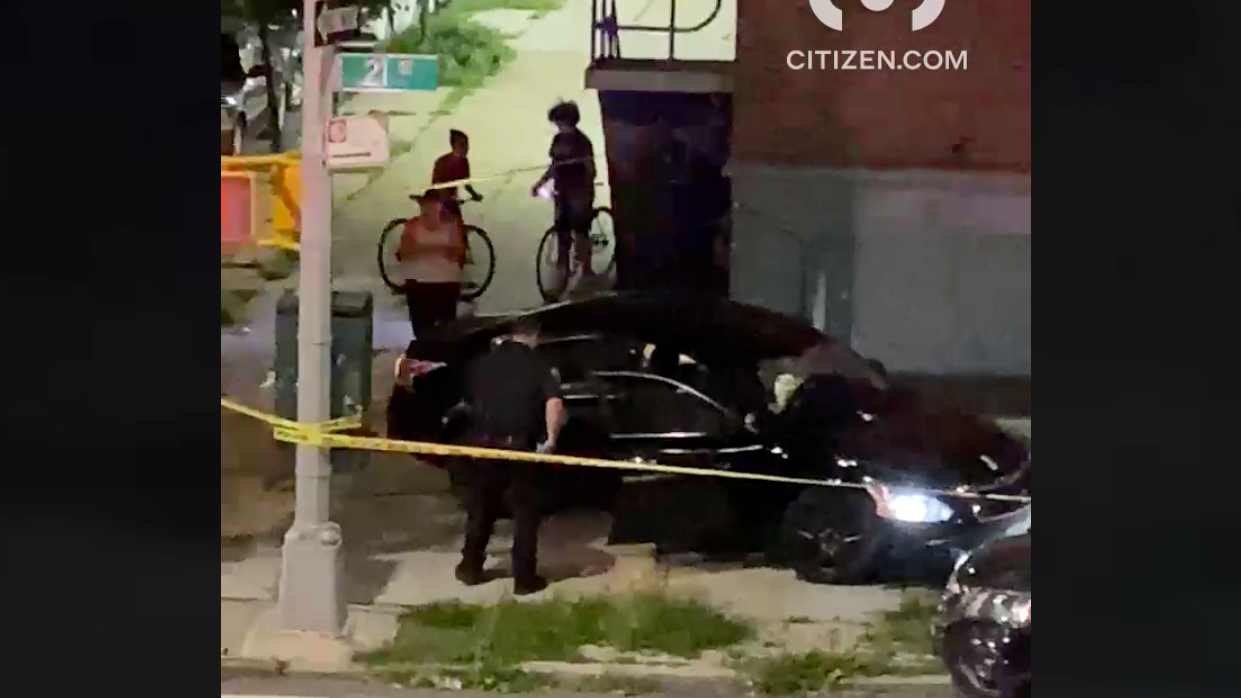 2 men stabbed through car window in suspected road rage attack in Queens