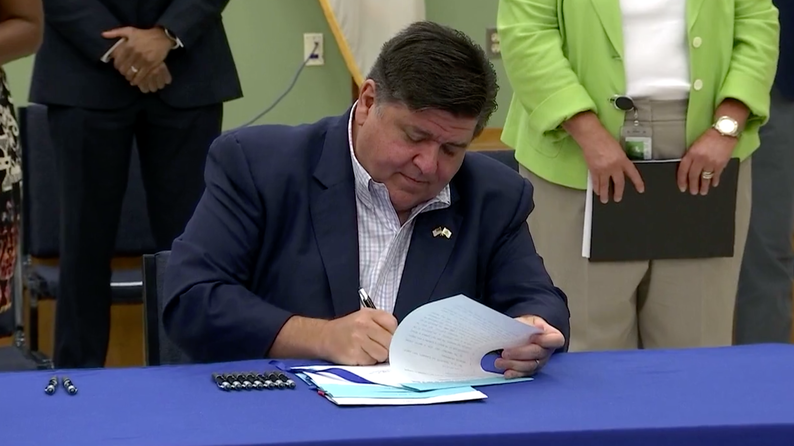 Gov. Pritzker signs bill aimed at fighting against Alzheimer’s