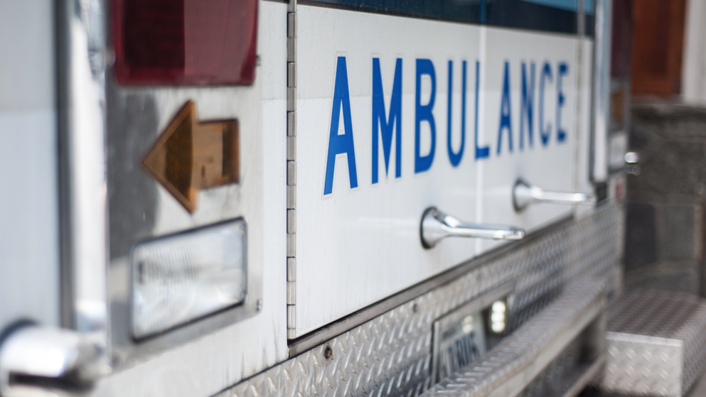 Man shoots knife-wielding attacker, Chicago Police say