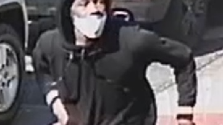 VIDEO: Gunman opens fire on 2 men in broad daylight shooting near Bronx car wash