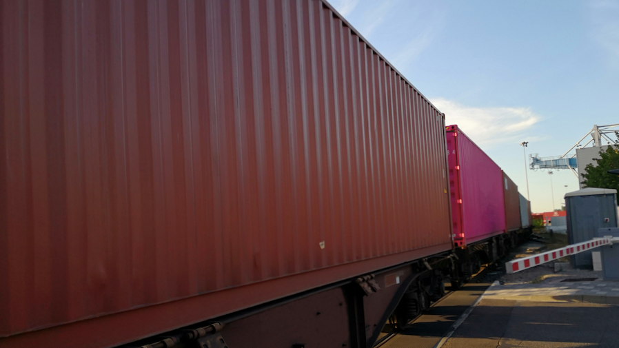Long waits for freight trains improving, Southwest Side alderman says